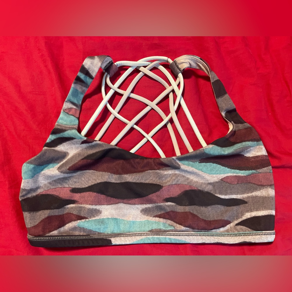 Lululemon free to be wild sports bra. Size 8.